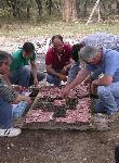 Preparando las chuletas de cordero en Villasayas