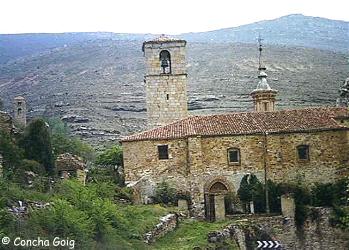 Iglesia de Santa María de Yanguas, al fondo la torre de San Miguel