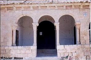 Galera porticada de la iglesia San Quirico y Santa Julita (Madrudano)