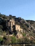 Paseo por el Duero, al fondo la ermita de San Saturio