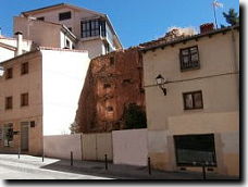 La muralla, solar y casas adosadas; calle Puertas de Pro