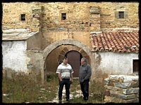 Fachada de la iglesia. Antonio Arroyo, prroco, y Jos Mari Carrascosa, Sarnago