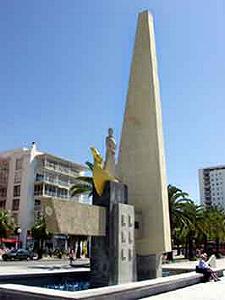 Monumento a Jaime I en Salou,realizado por Salvador Ripoll